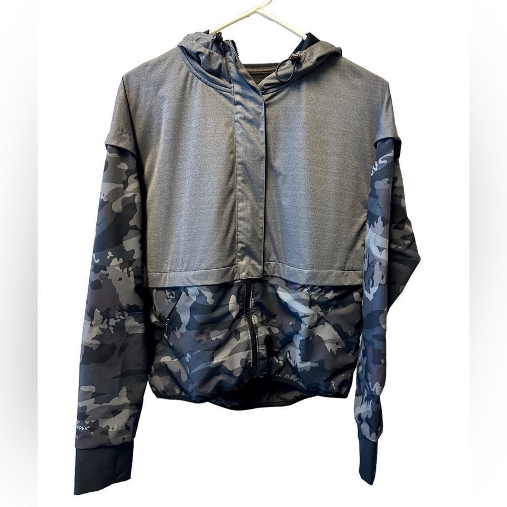 UNDER Armour , Gore , Wind stopper, Hoodie , size small , gray camo